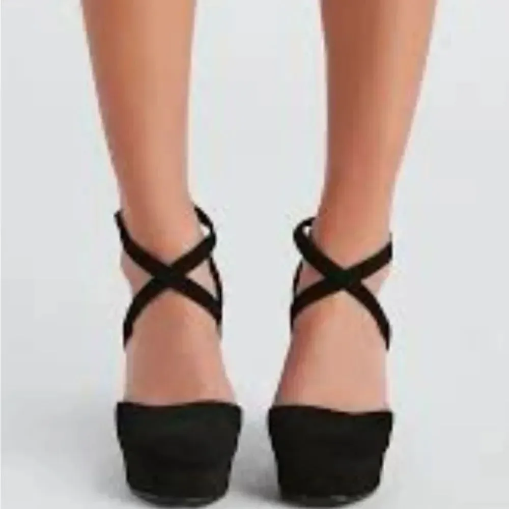 BRAND NEW TOP MODA JANE CRISS-CROS STRAP PLATFORM PUMP
